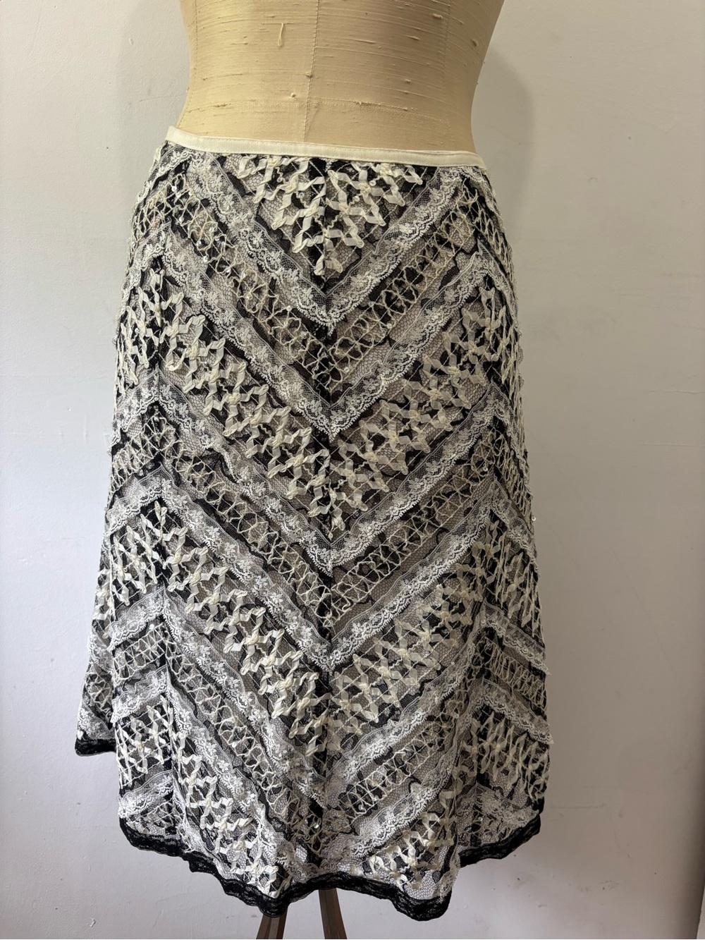 Cynthia Steffe Black and White Lace Chevron A-Line Skirt Size 6